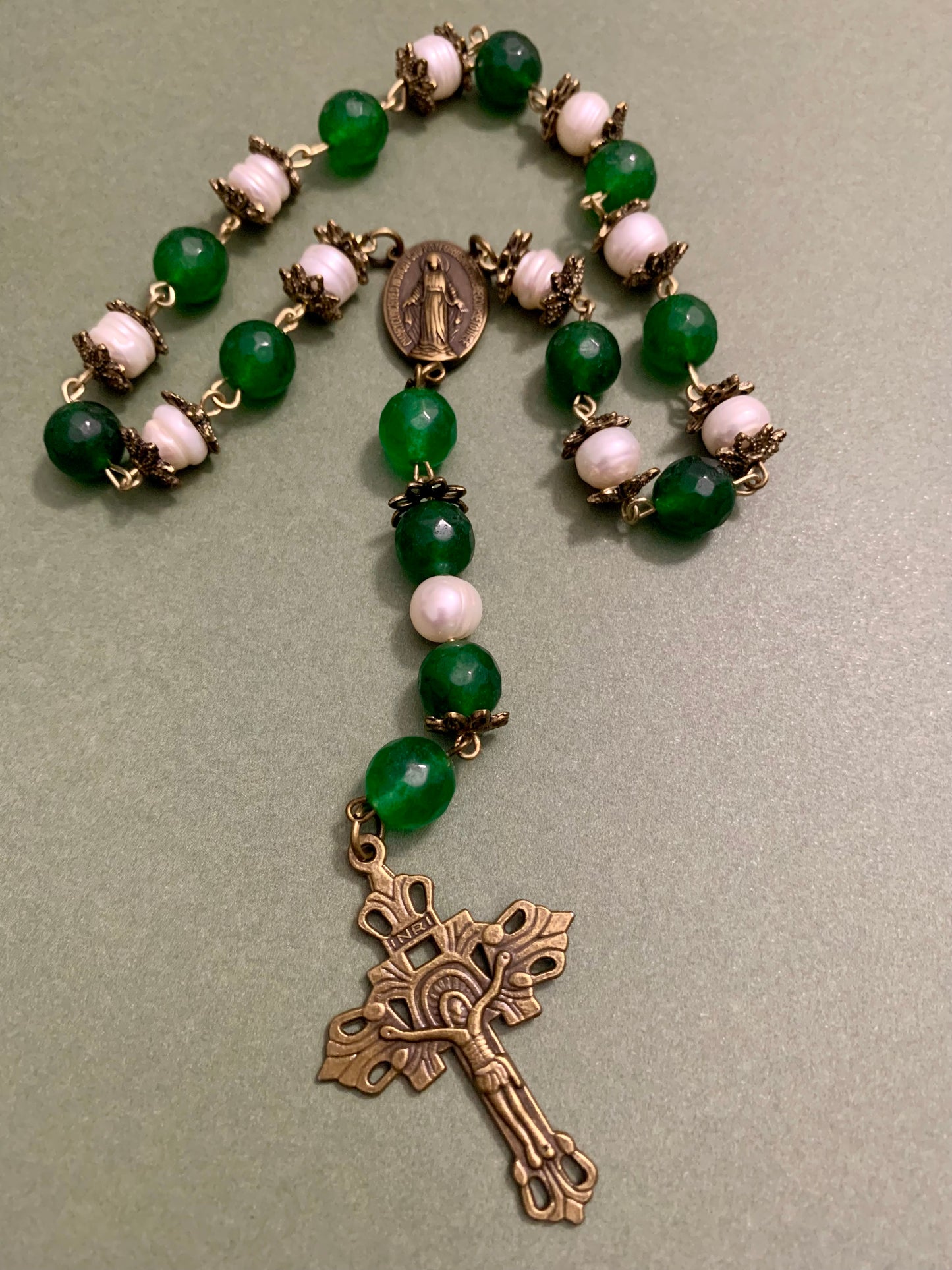 Mini-Rosary Beautiful Green & Pearls