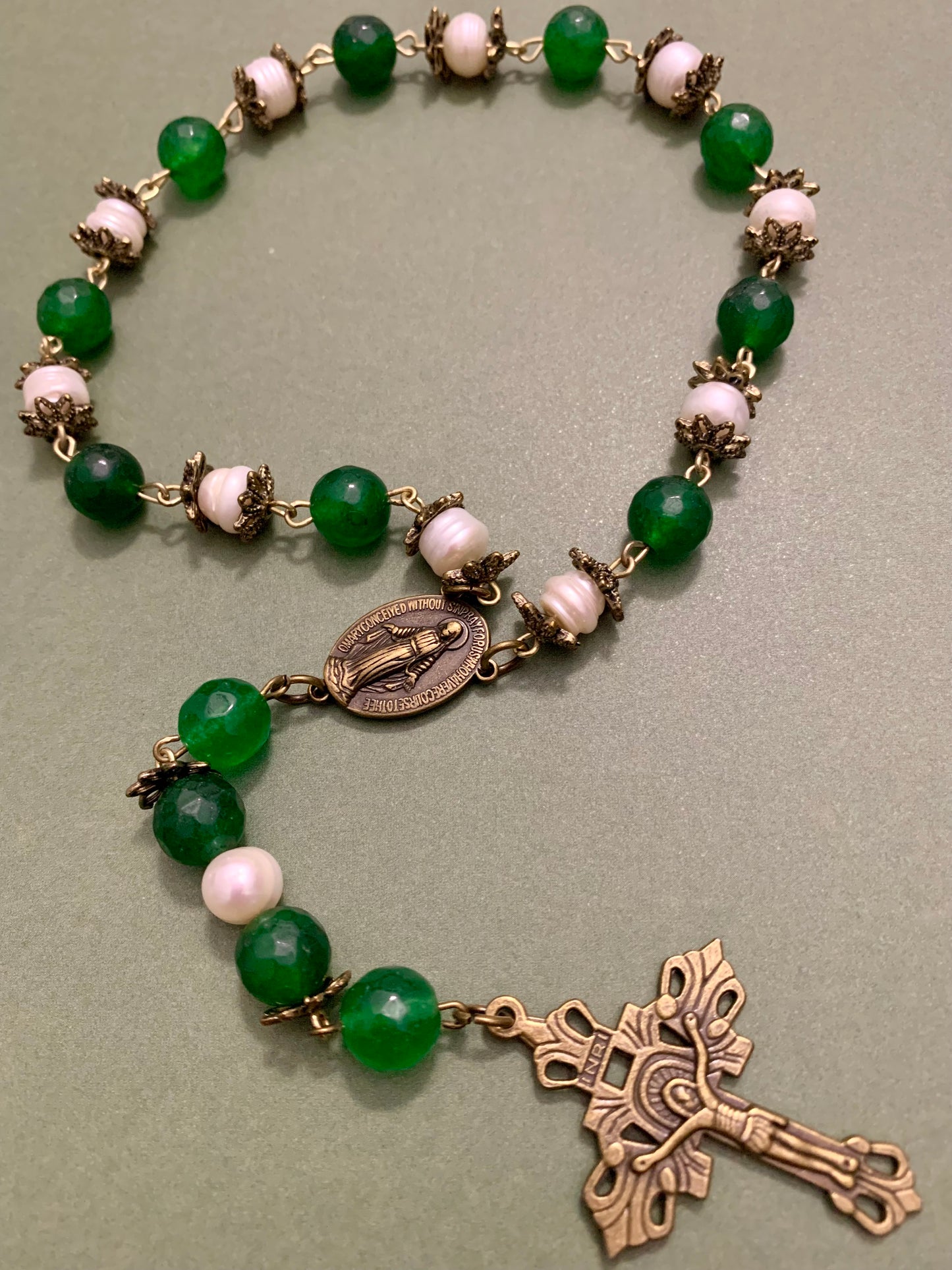 Mini-Rosary Beautiful Green & Pearls